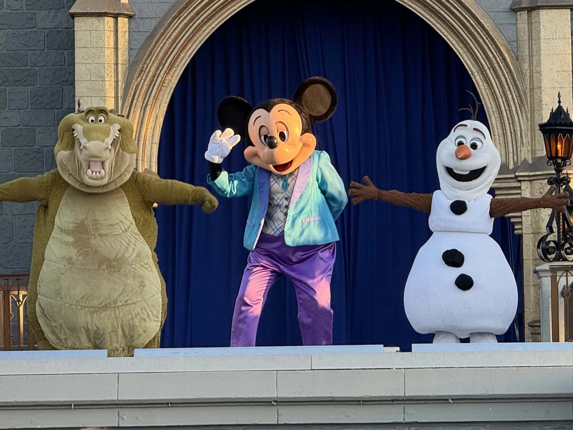 disney-world-oct-trip-report-pt-2-03-bad-welcome-show-pic.jpeg
