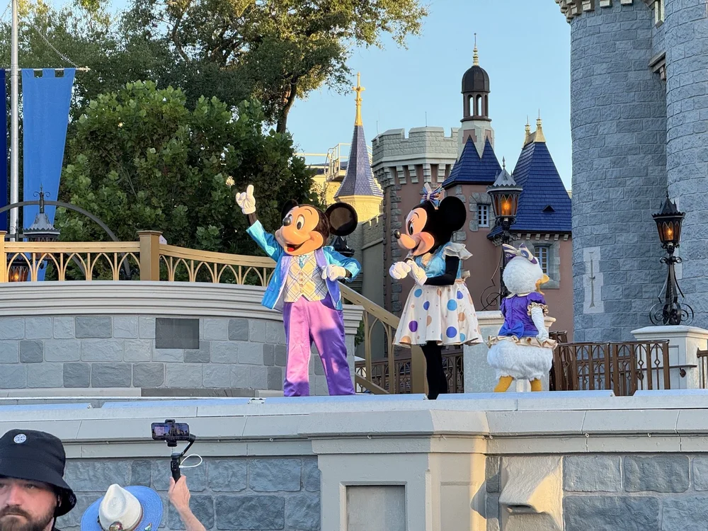 disney-world-oct-trip-report-pt-2-05-bad-welcome-show-pic.jpeg