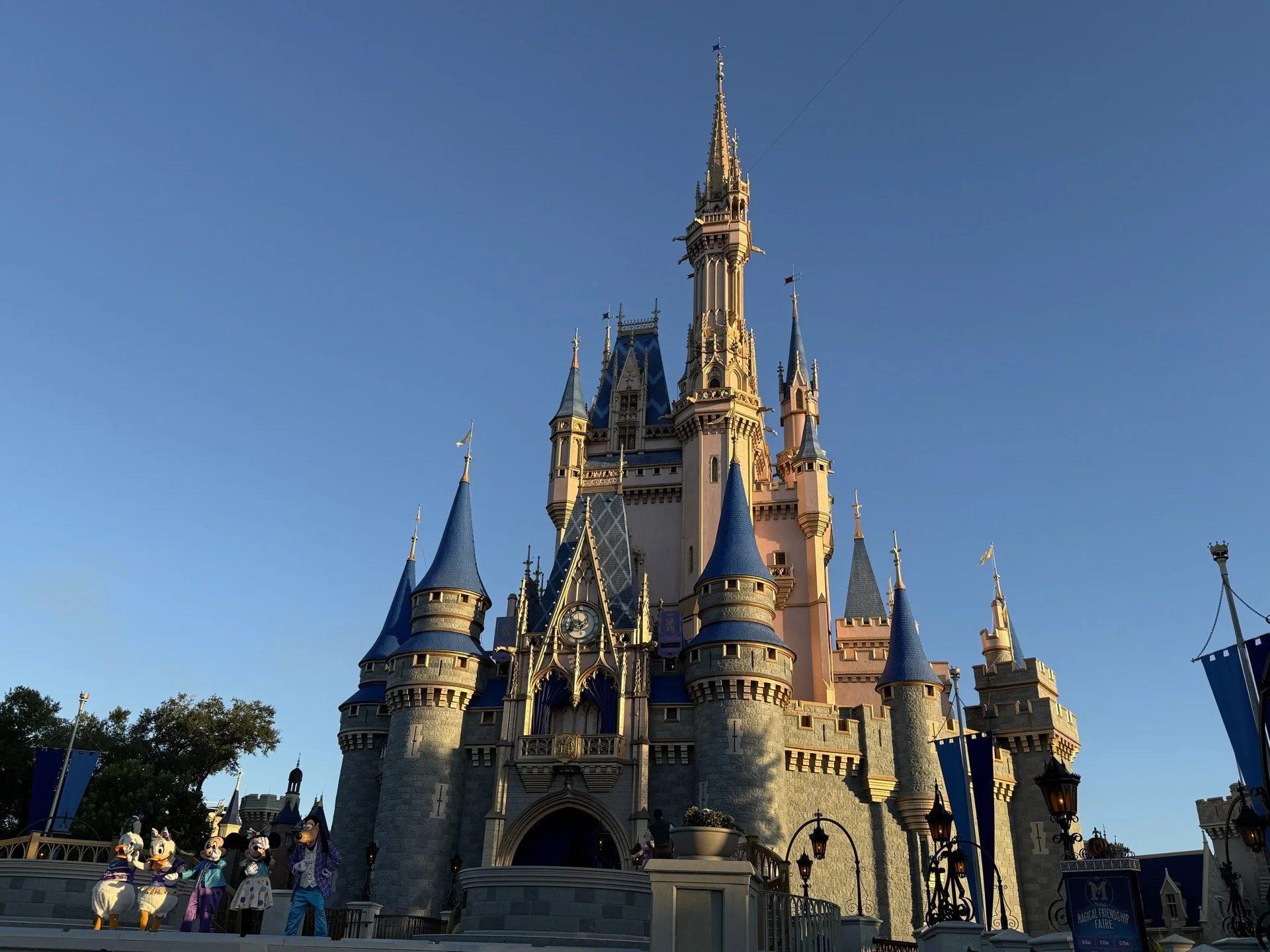 disney-world-oct-trip-report-pt-2-06-bad-welcome-show-pic.jpeg