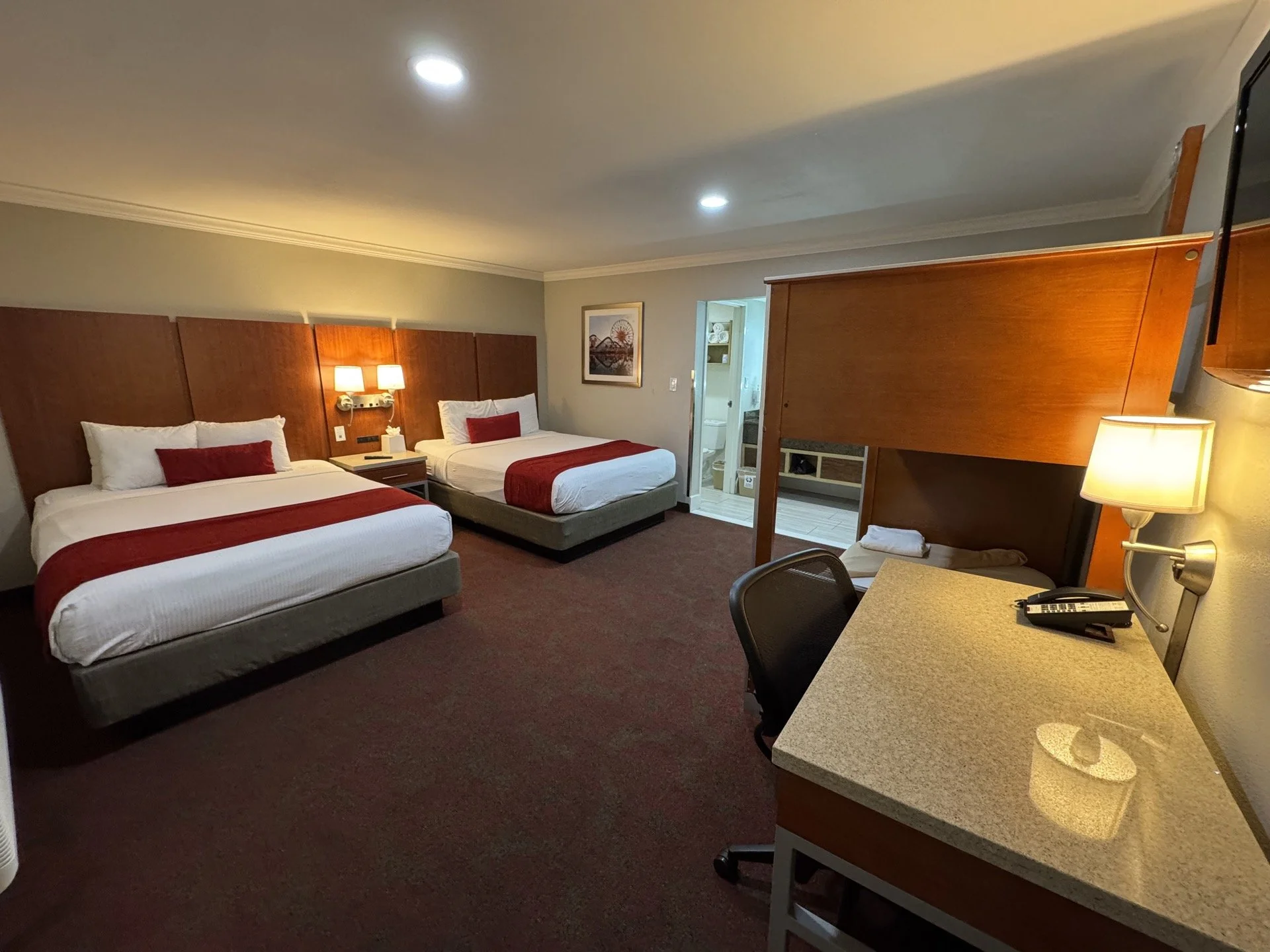 Review: One Night at Del Sol Inn Near Disneyland