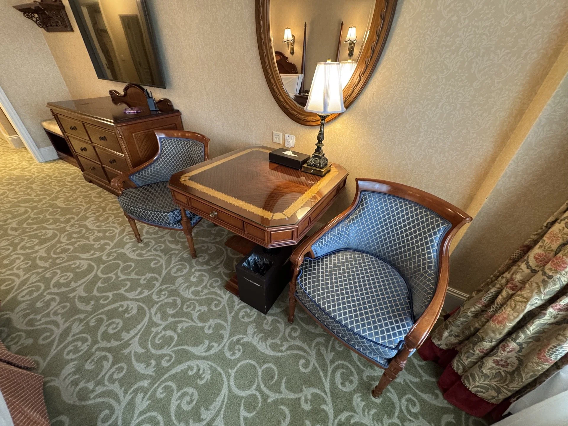 hong-kong-disneyland-hotel-room-table.jpeg