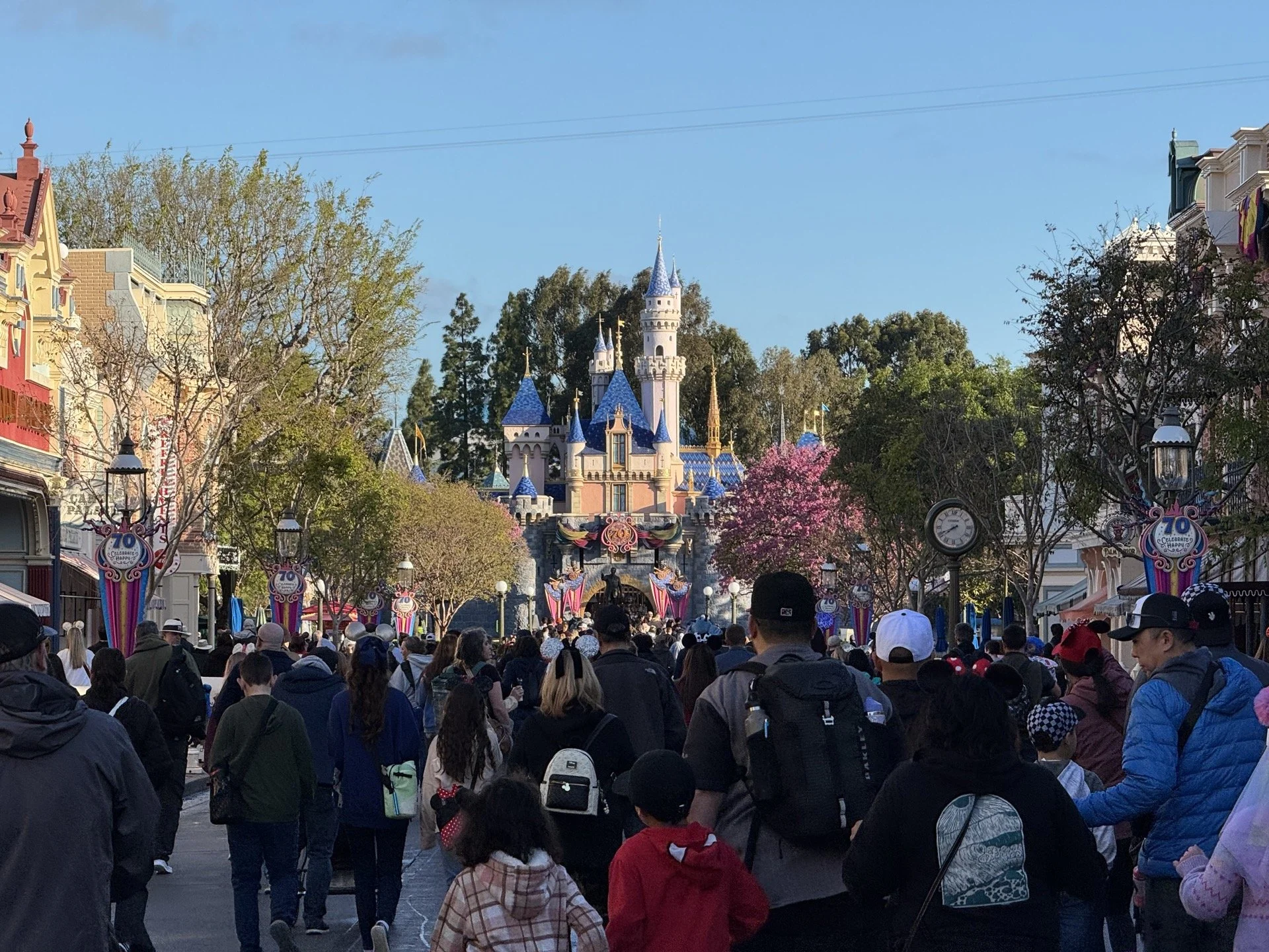 Complete Guide to Disneyland Rope Drop