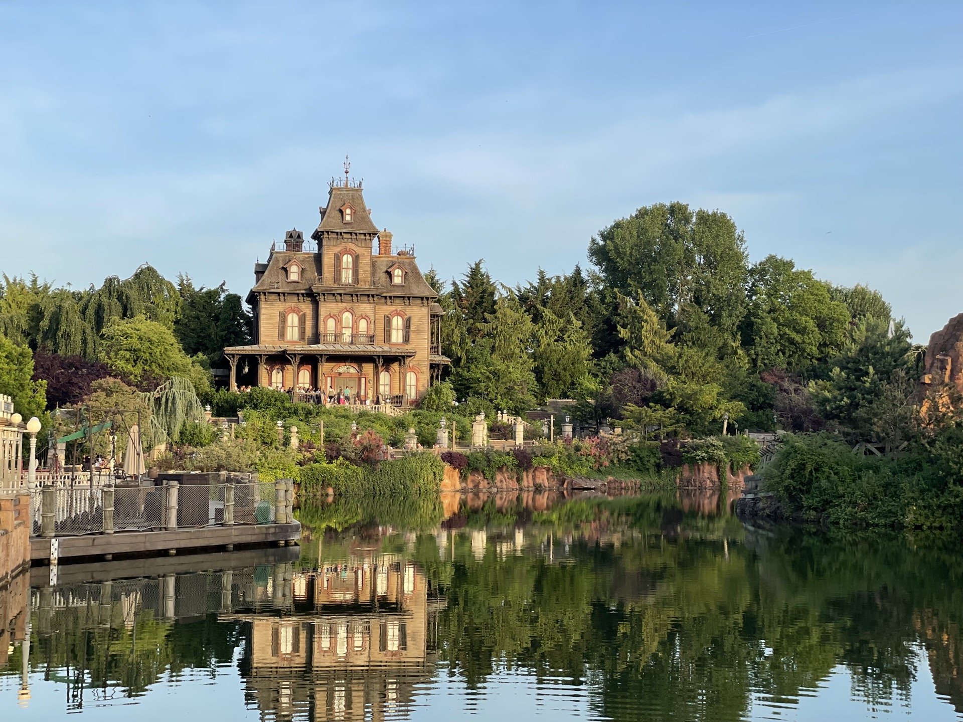 DISNEYLAND PARIS! A complete guide to this magical park! Fantasyland in  Disneyland Park. #disneylandparis #…