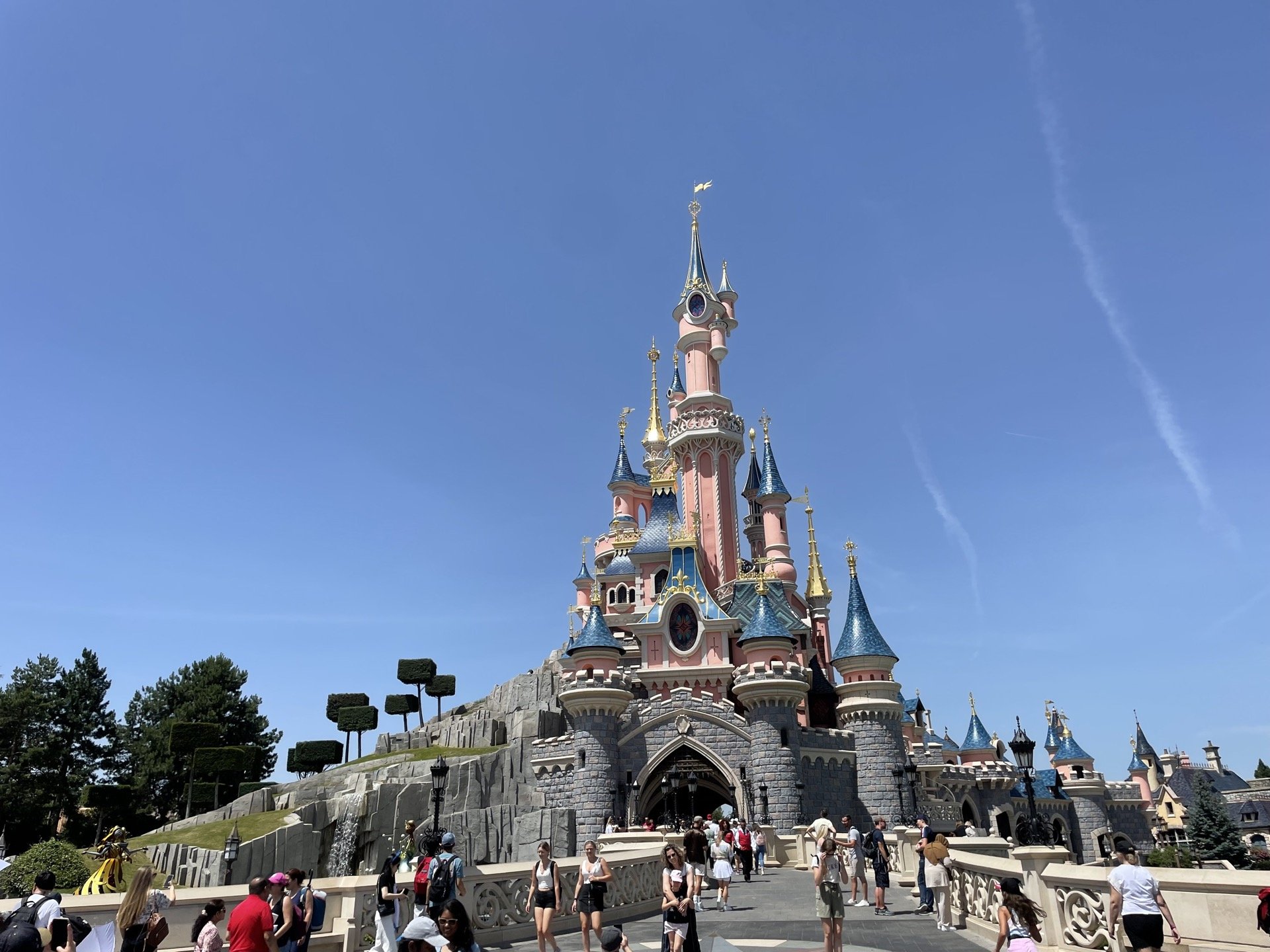 Disneyland Paris Castle 2023 Guide: History, Architecture & Fun Facts!