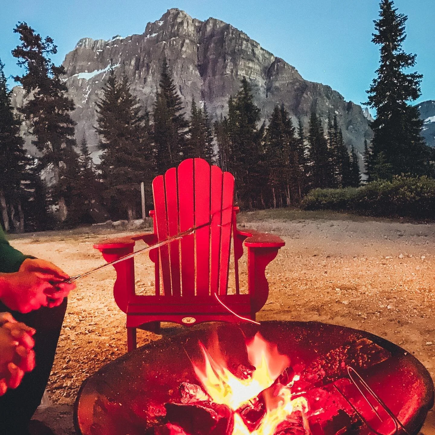 Nothing like a roasting marshmallows on a cold night 🔥🔥⁣⁣
⁣⁣
What did you get up to this Tuesday night?