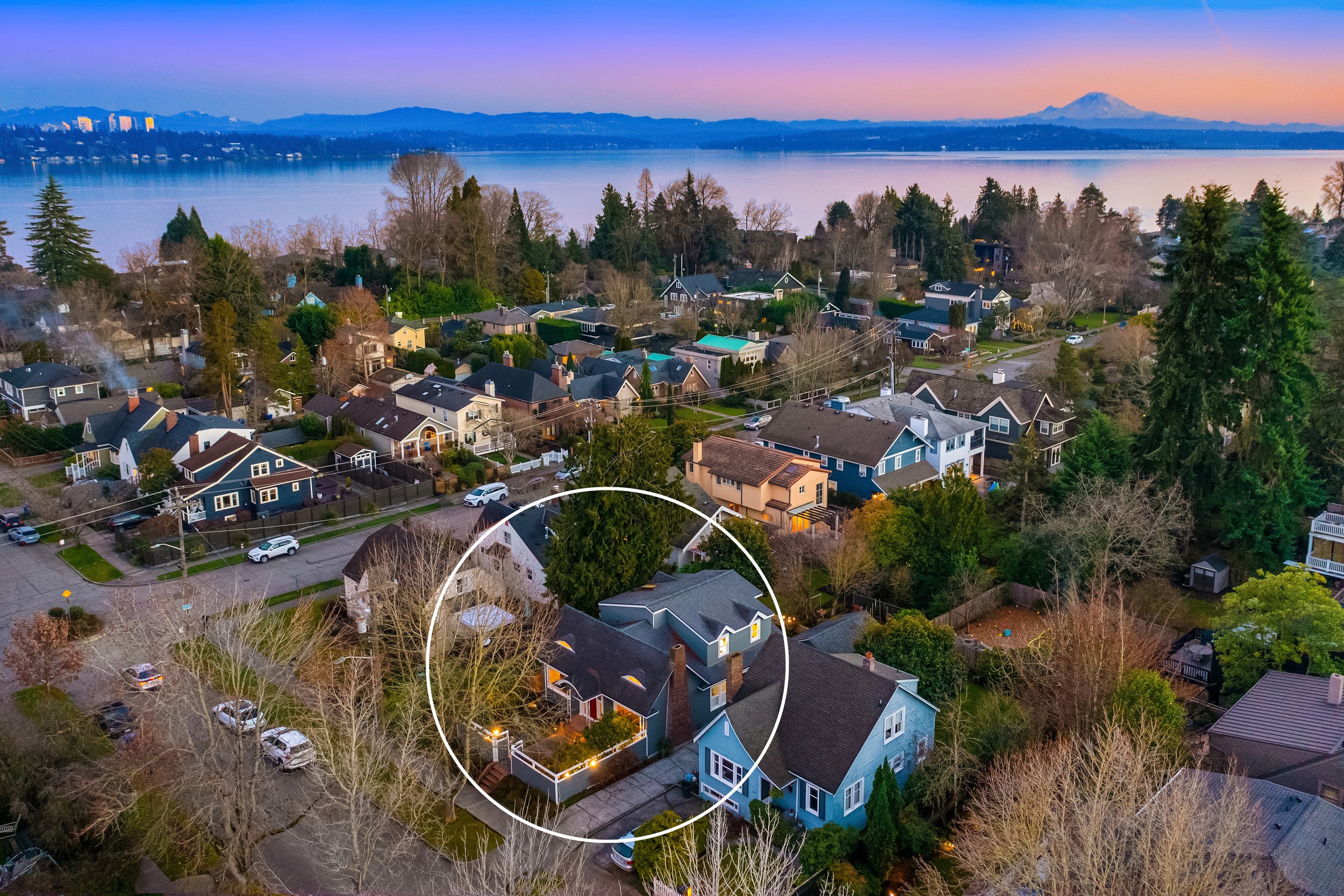  Beautifully appointed home offers an easy lifestyle among rich community surroundings. Stroll to Madison beach, neighborhood shops, coffee, diners, wine bars, Seattle Tennis Club + McGilvra Elementary. 