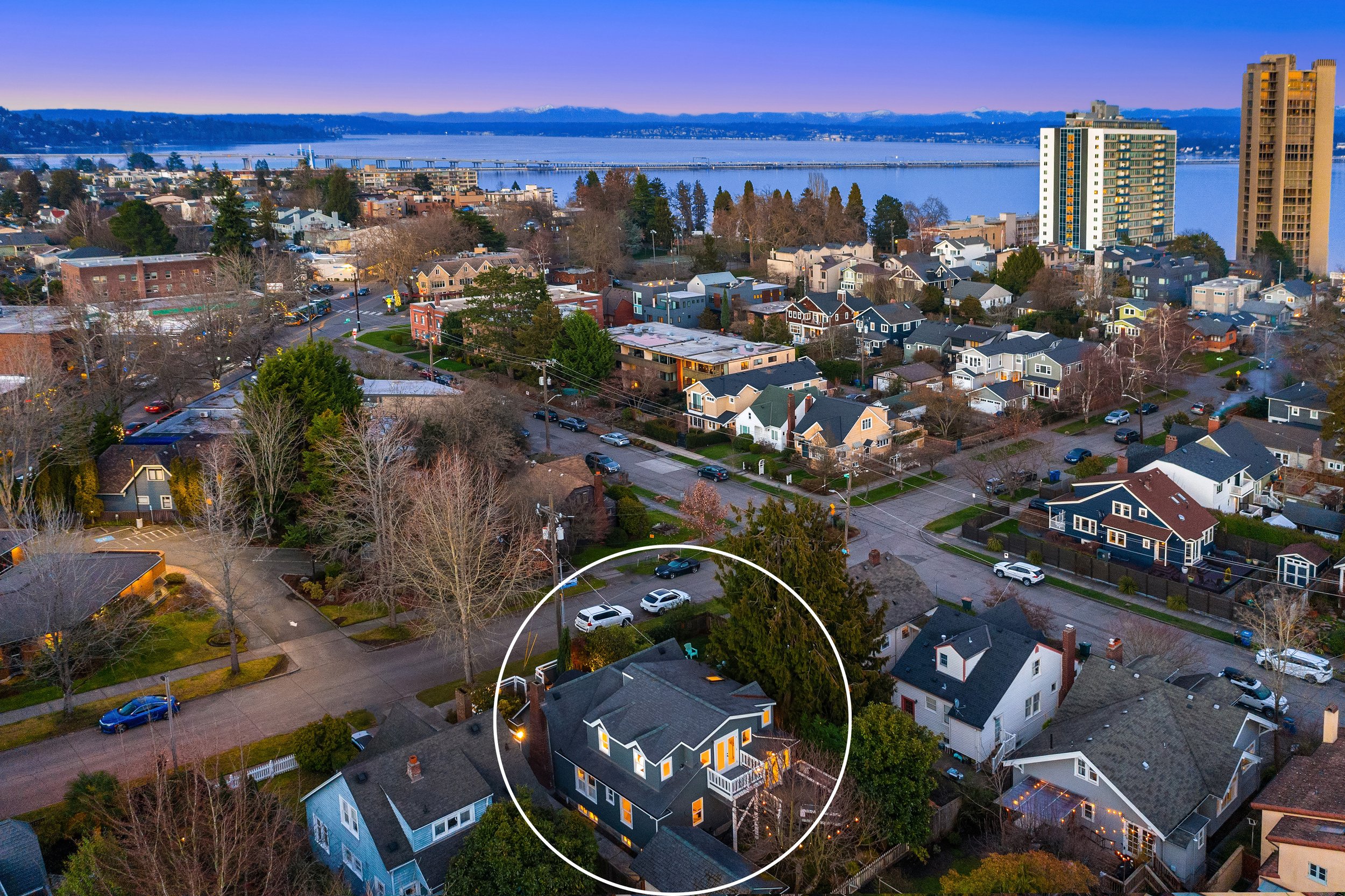  Beautifully appointed home offers an easy lifestyle among rich community surroundings. Stroll to Madison beach, neighborhood shops, coffee, diners, wine bars, Seattle Tennis Club + McGilvra Elementary. 