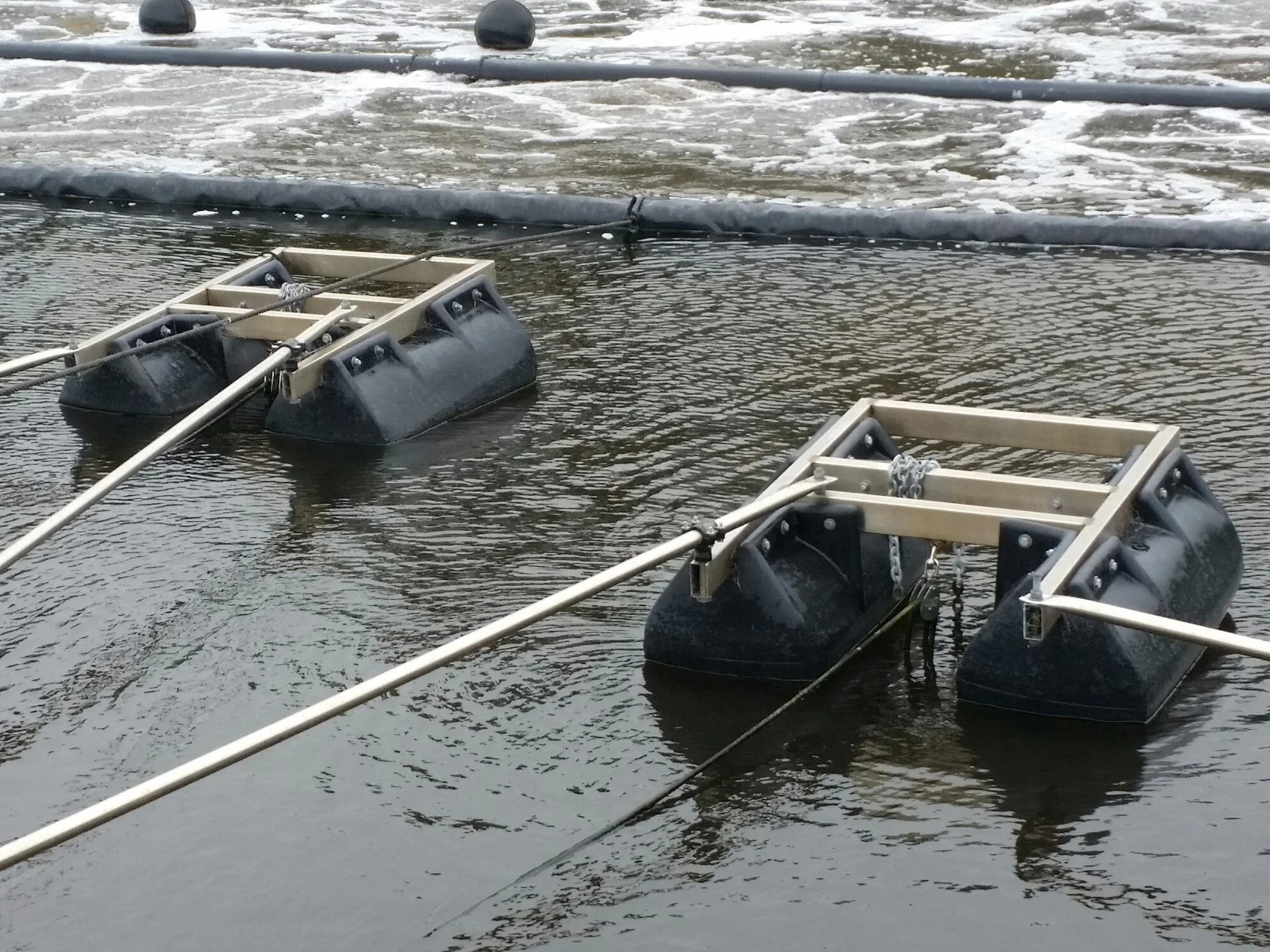 Waste water pond aerator pontoon