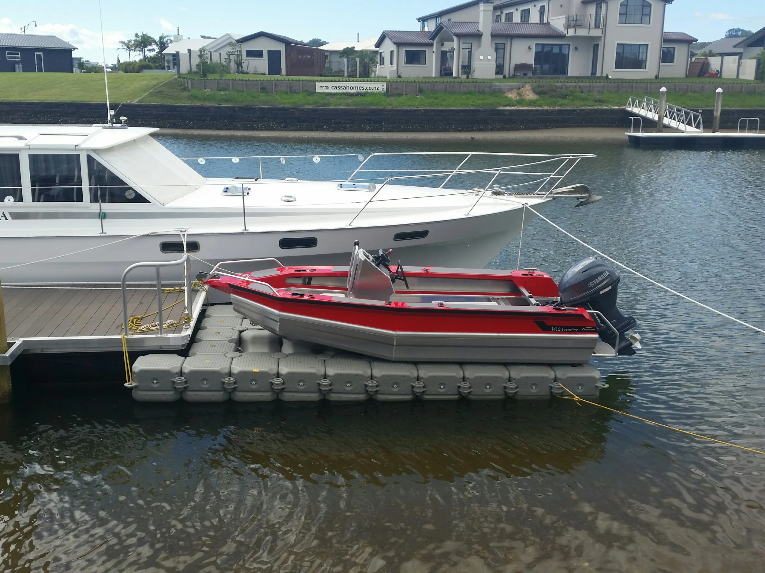 Drive-on modular float pod jetty