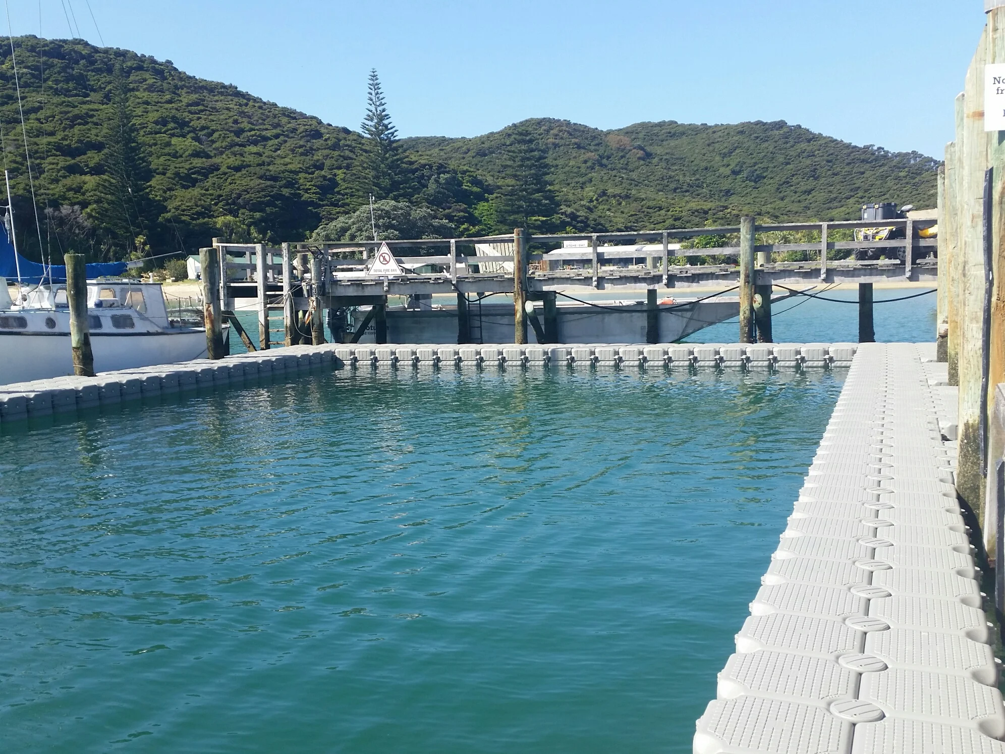 Pontoonz float pods are easily assembled to form a large dockside walkway.