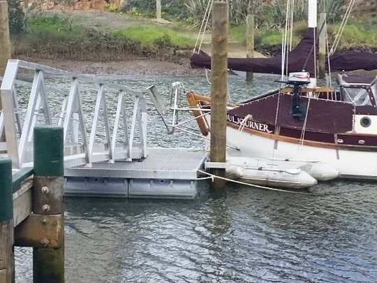 A permanent floating jetty system using Pontoonz boat pods.