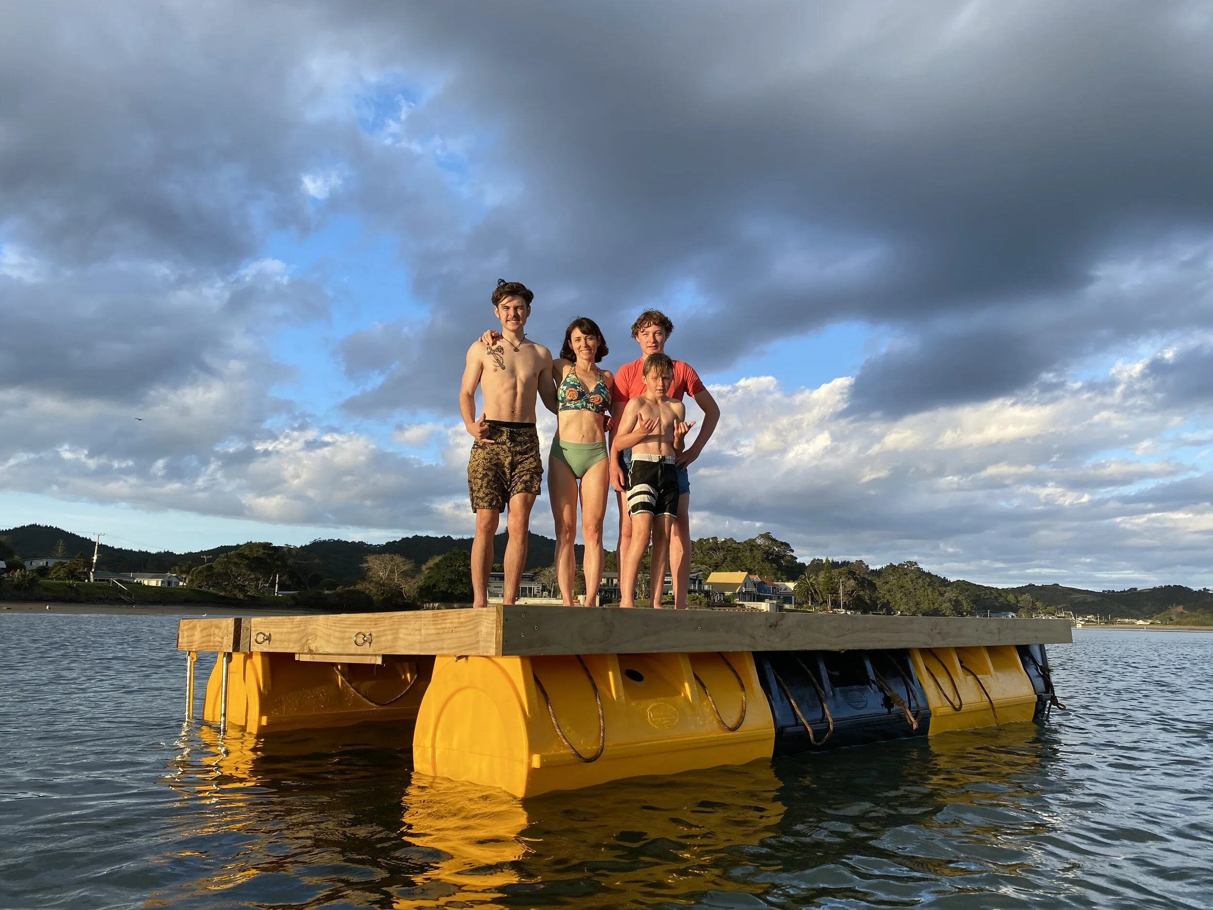Home [pontoonzboats.com]