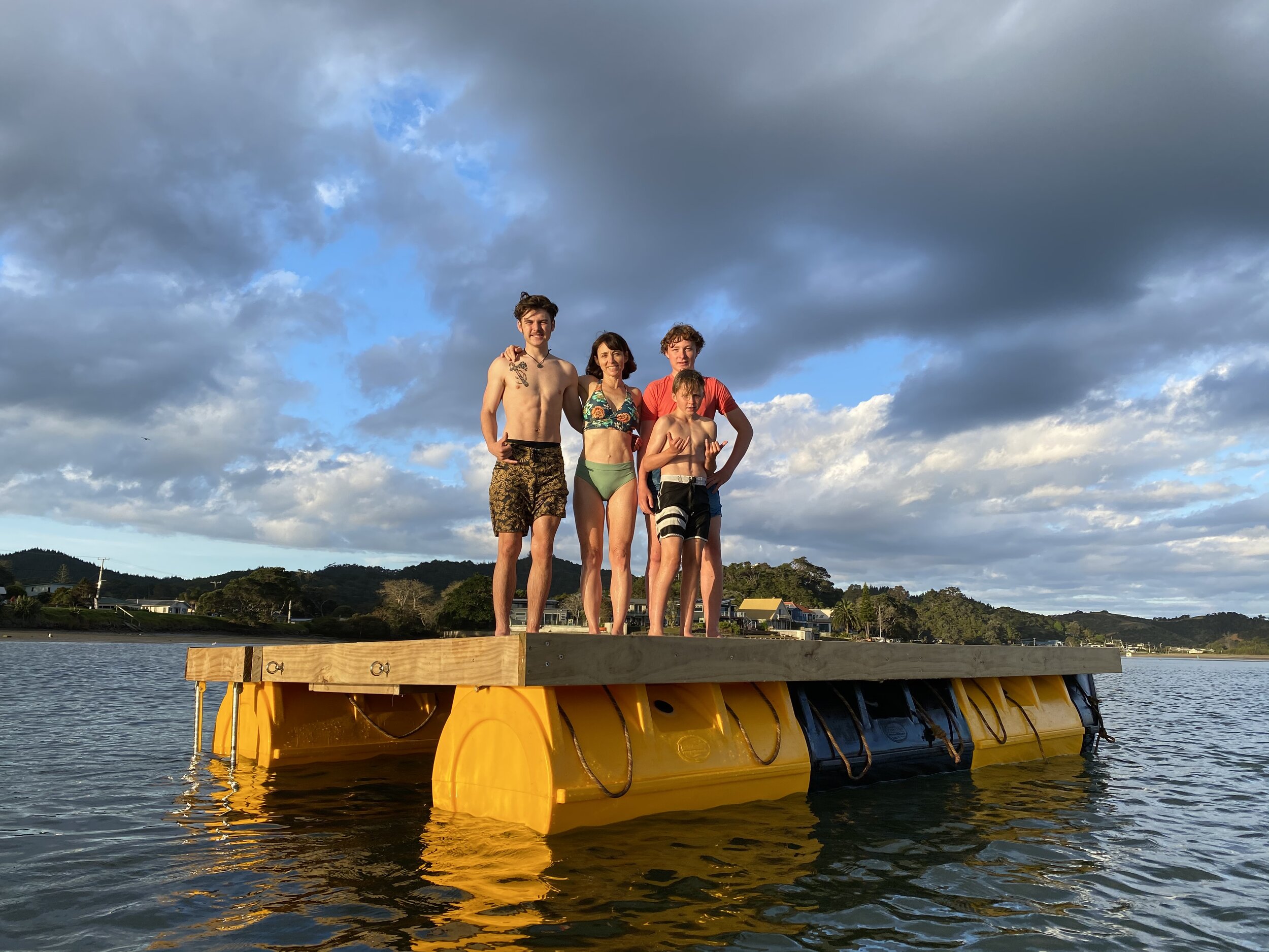 Home [www.pontoonzboats.com]