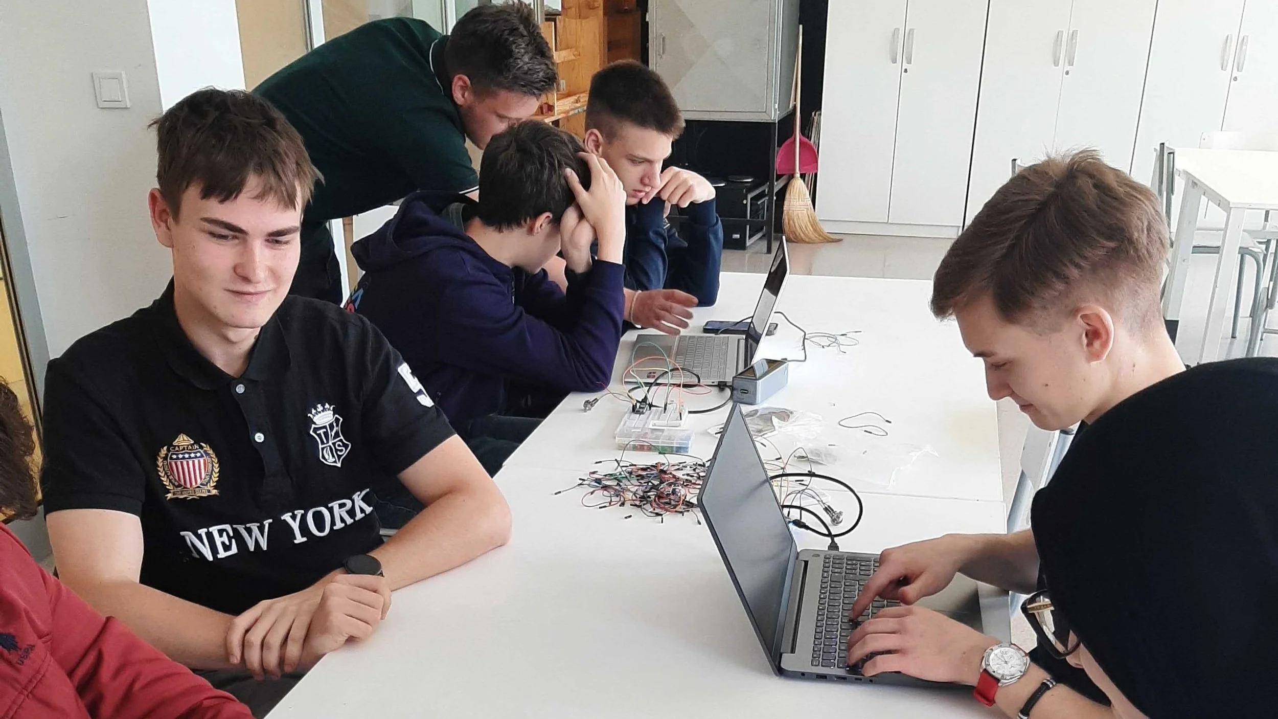 Futures Masterminds Team Inspires Students with Arduino Workshop at Homework HUB
