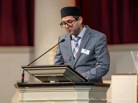 Intervju: Od Bužima do Amerike. Kako je Dr. Amir Durić spojio vjeru, obrazovanje i liderstvo u korist čovjeka