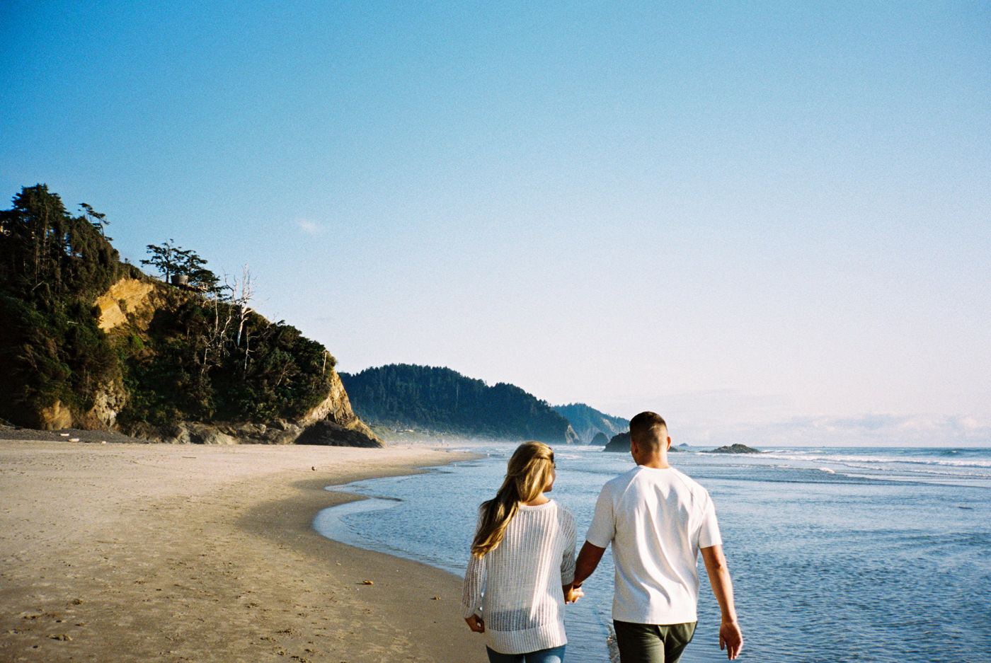 Cannon-Beach-Oregon-Engagement-Photos-13.jpg