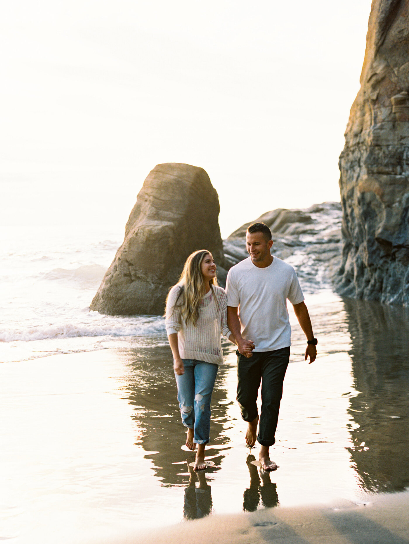 Cannon-Beach-Oregon-Engagement-Photos-18.jpg