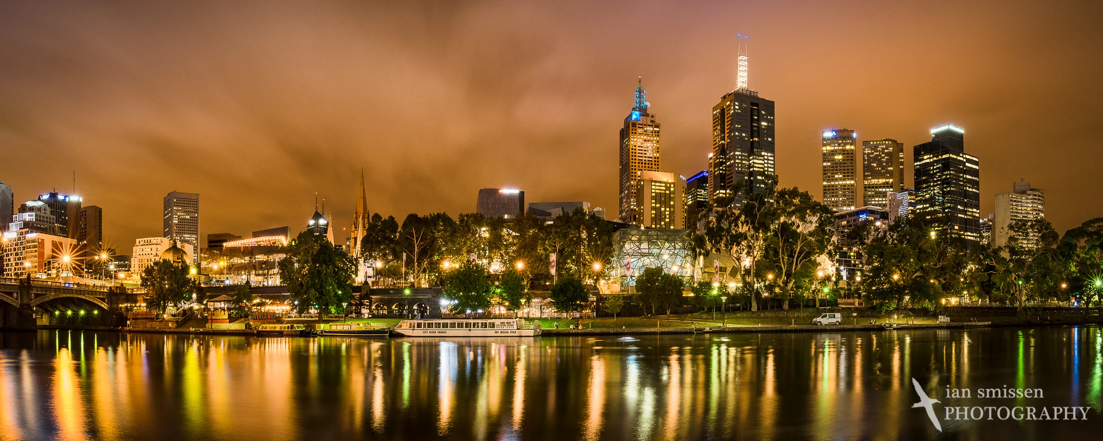 Melbourne city skyline at dusk