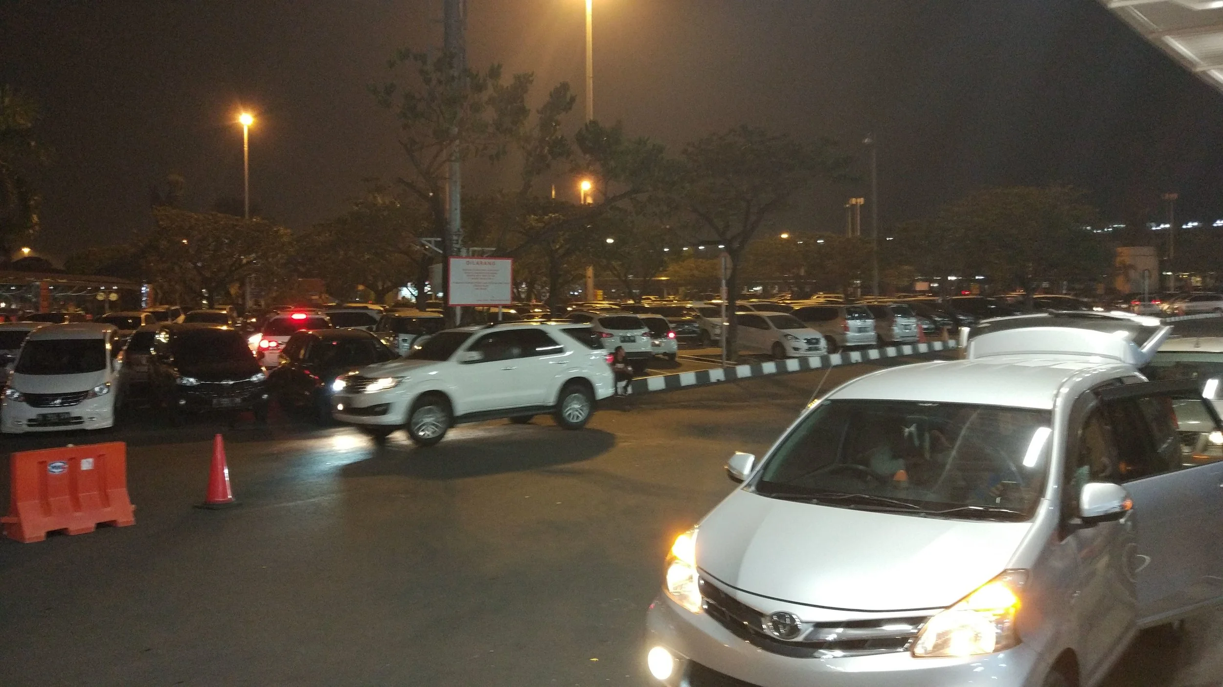 Arrived at JKT Soekarno–Hatta International Airport. Google translated my message to communicate with Dino's driver. Google worked