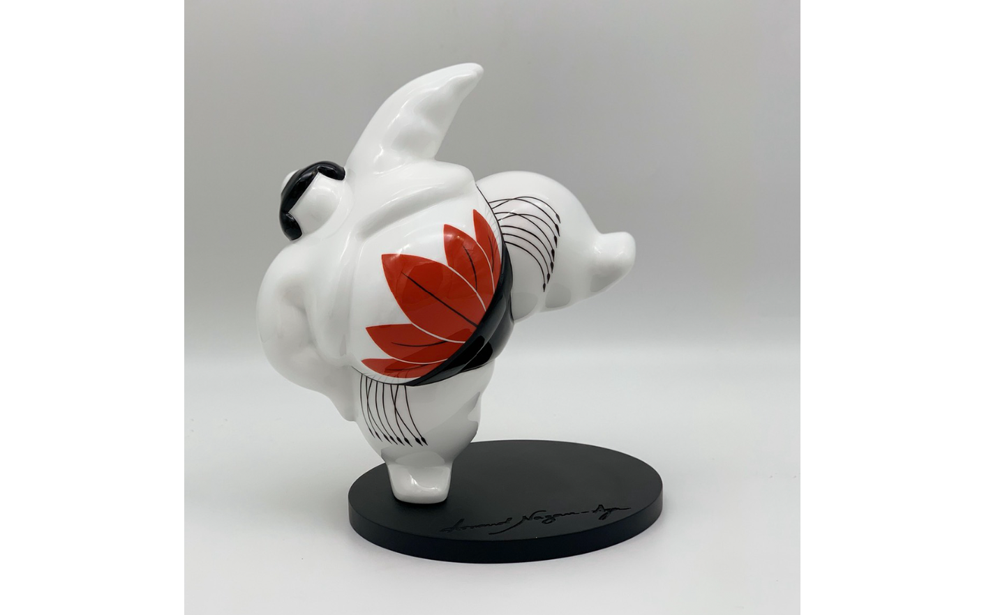 sumo-kamala_White_Nazare_Aga