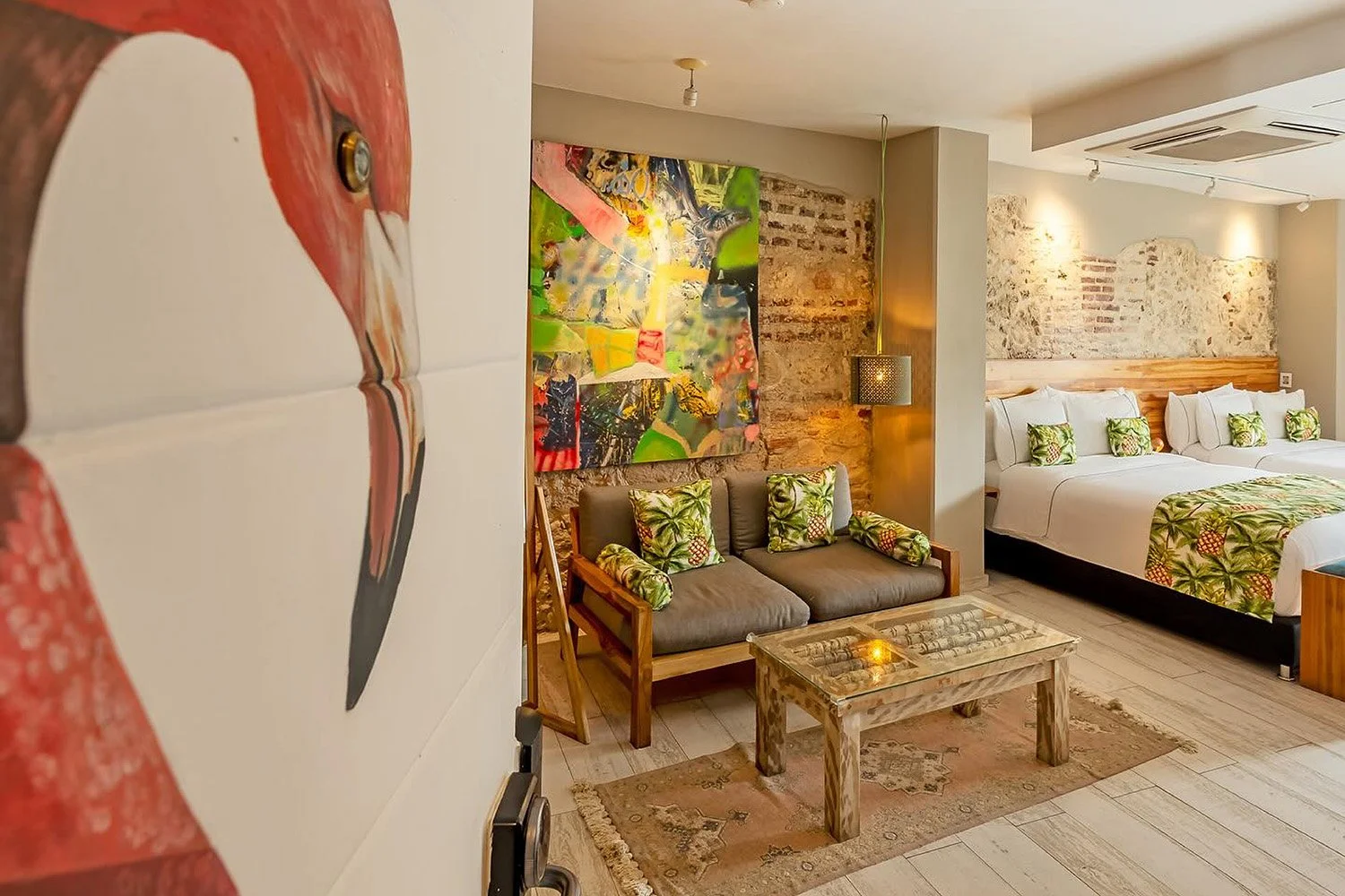 Townhouse Boutique Art Hotel & Rooftop