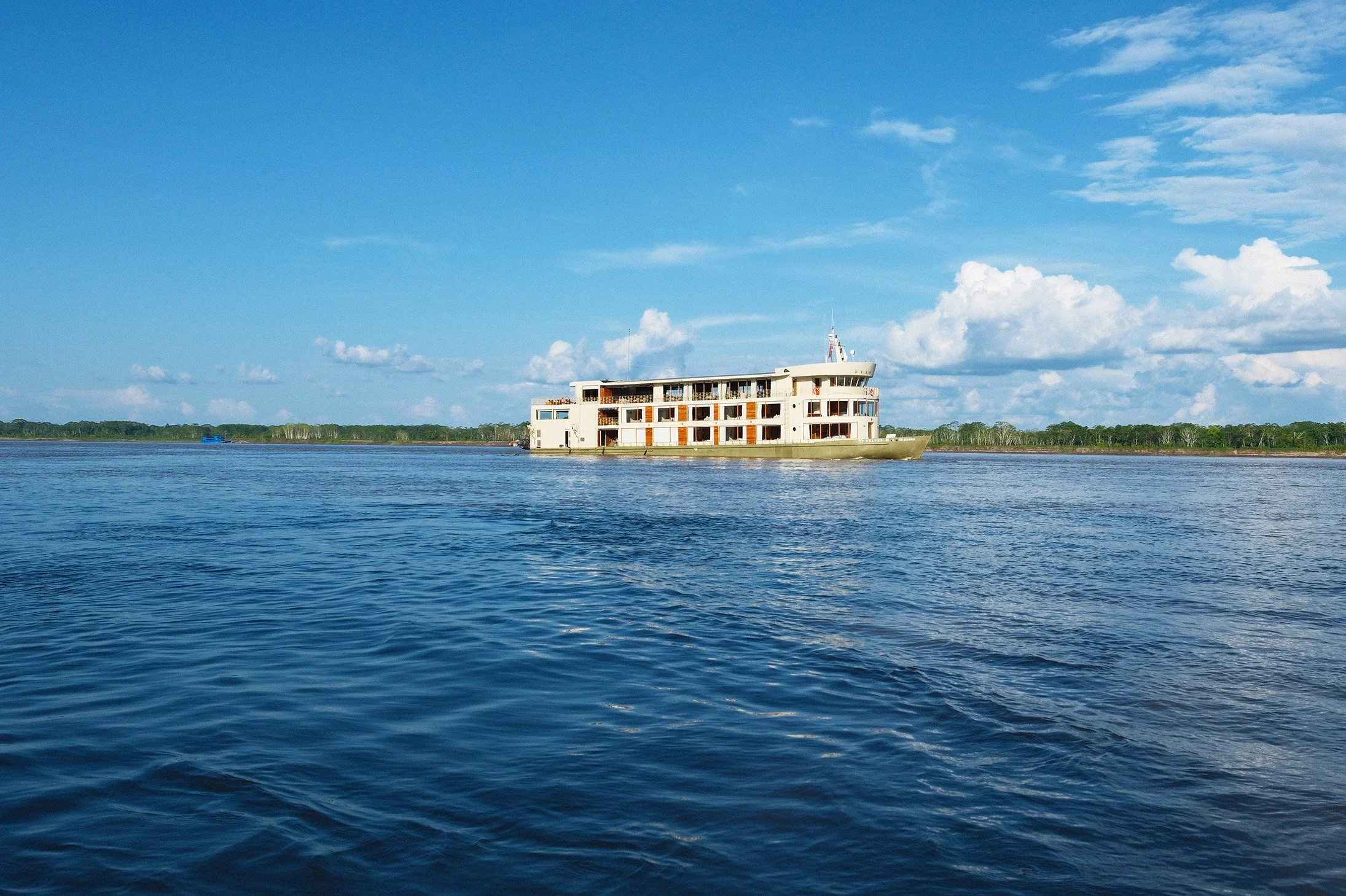 Delfín Amazon Cruises