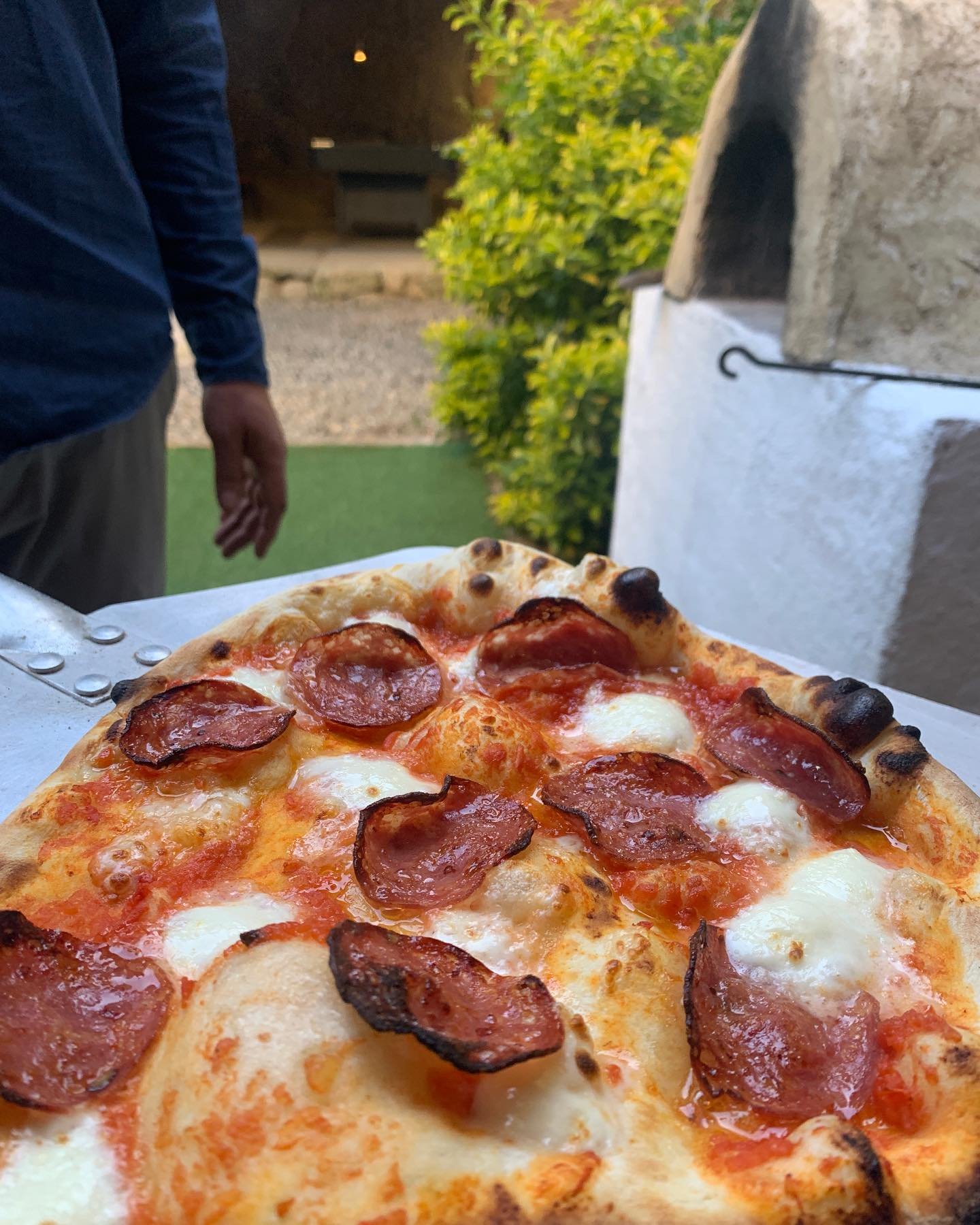 Wood-fired @Capi&egrave;s 

Pizza currently cooking! 

#lesvendredis
#woodfiredfood
#sourdoughpizza