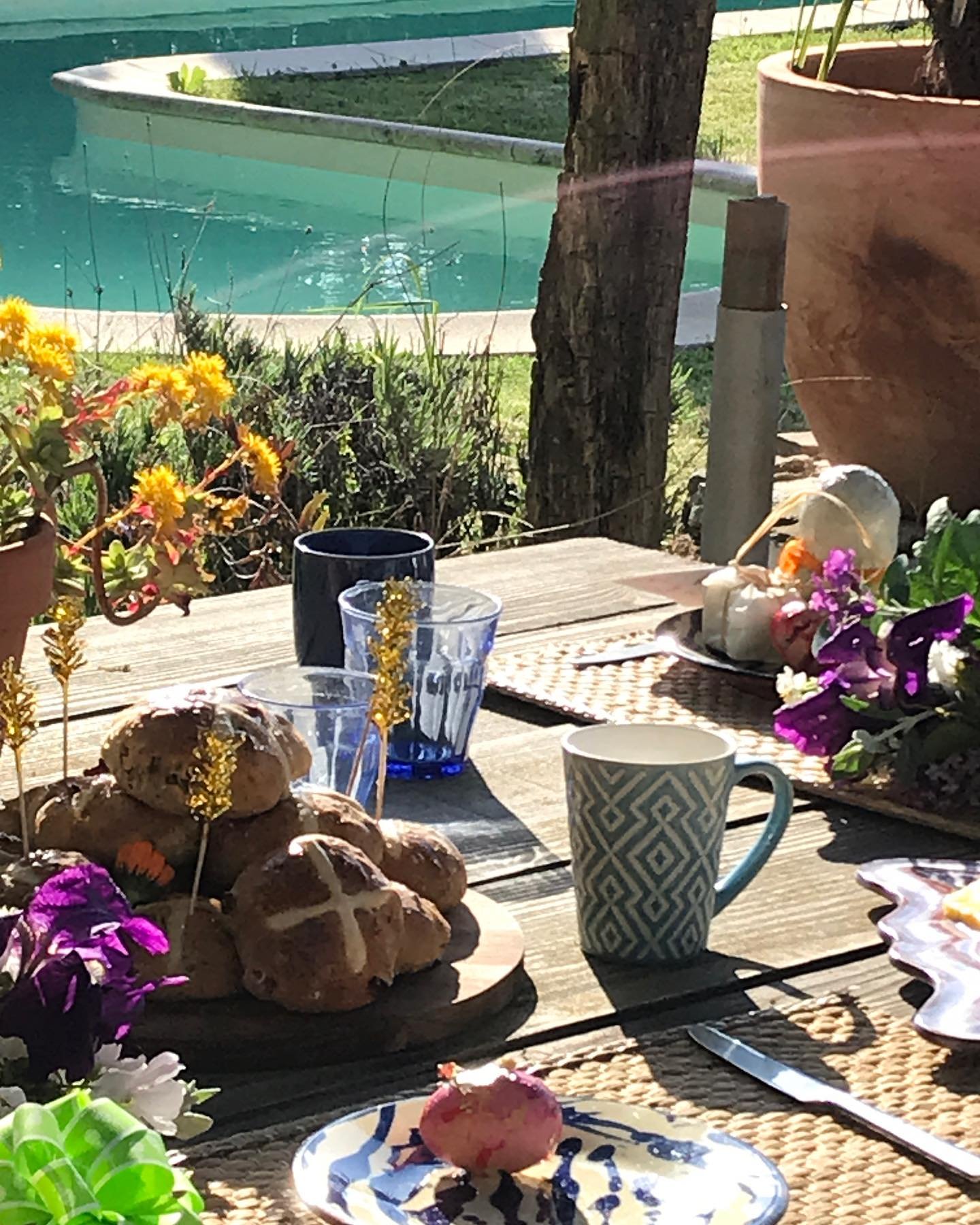 Holiday at Capi&egrave;s this Easter and spring❤️. Easter lunch in the barn, kids workshops, stunning wildflowers, castles to climb, wine to discover, cold dips to be had!! 

Our g&icirc;tes are available. All different. All south facing.

We are rea