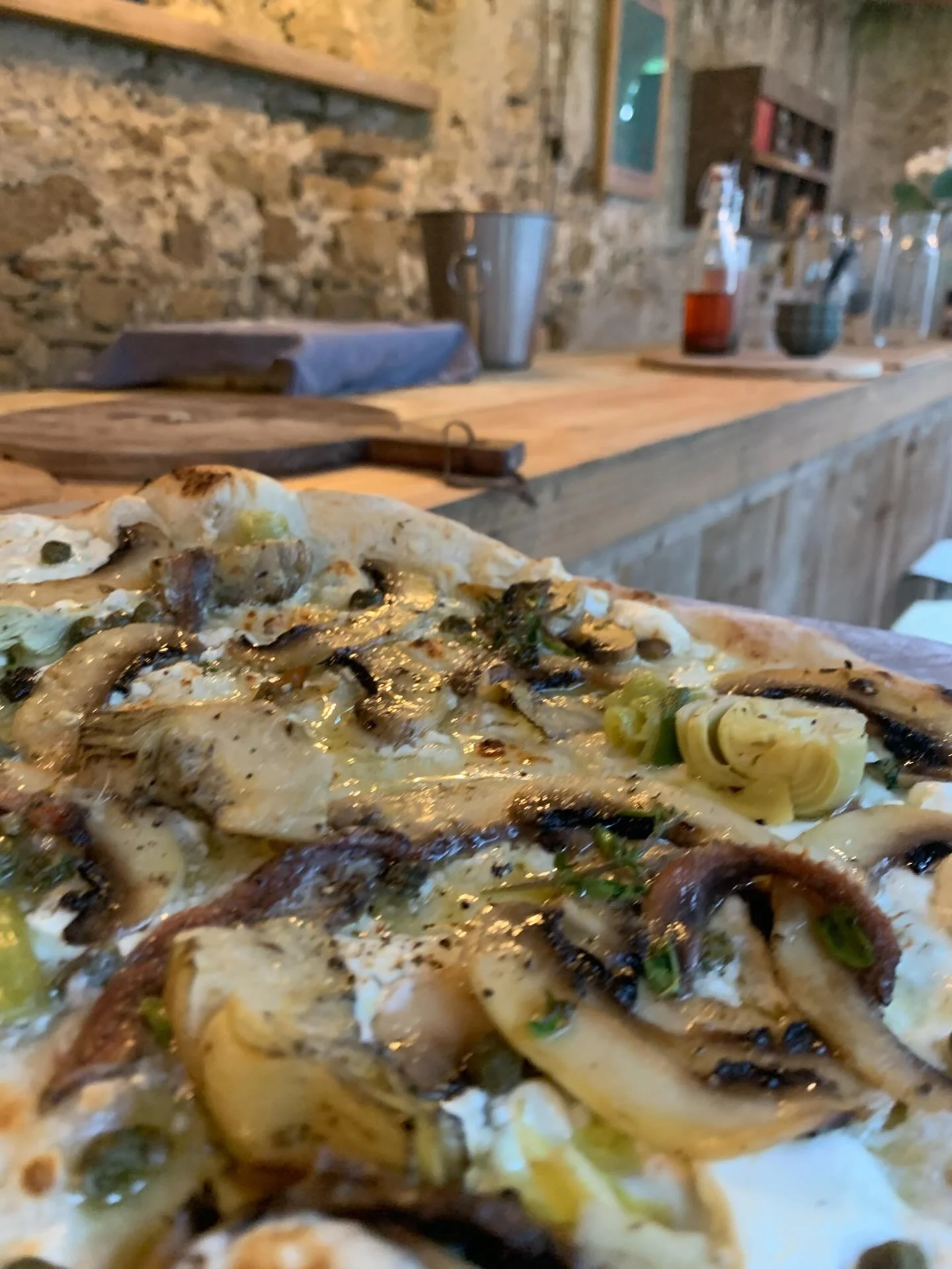 Wood-fired pizza back! &Agrave; partir de dimanche prochain, le 3 mai!

18h-21h, Sundays. 

E-mail or WhatsApp to book! 

#domainedecapies #woodfiredpizza #sundaychill