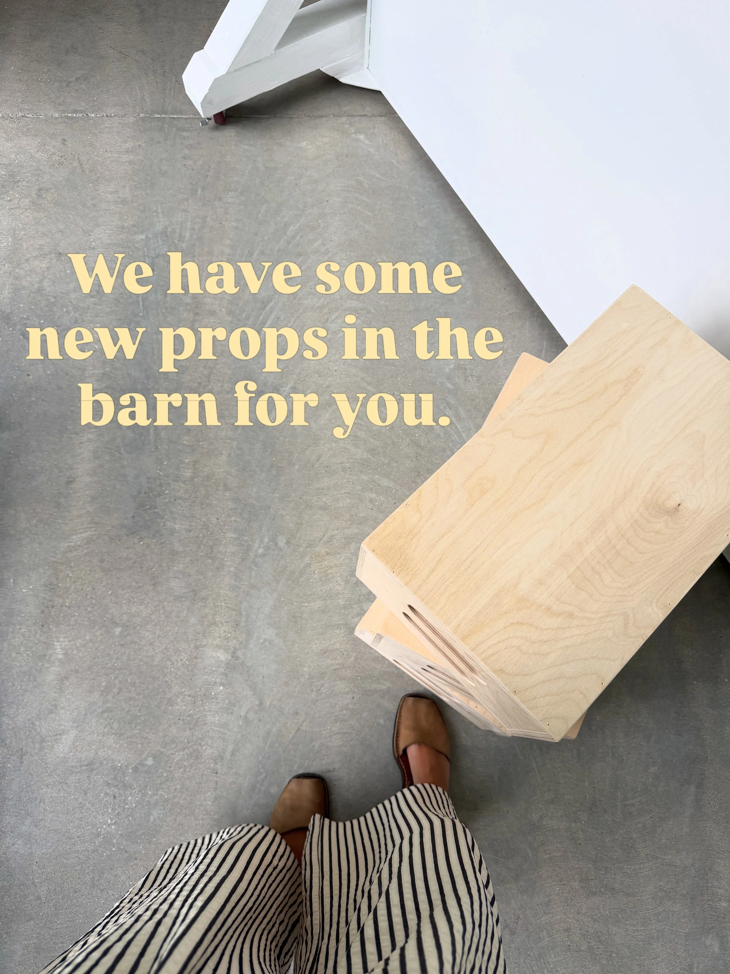 Ah! I&rsquo;ve wanted one of these movable walls in the studio foreverrrrrr. It&rsquo;s finally here!! I&rsquo;m so excited to create with it and I hope you are too. In the barn now :)

We will also be dressing one side up for Christmas.

Enjoy!

#hu