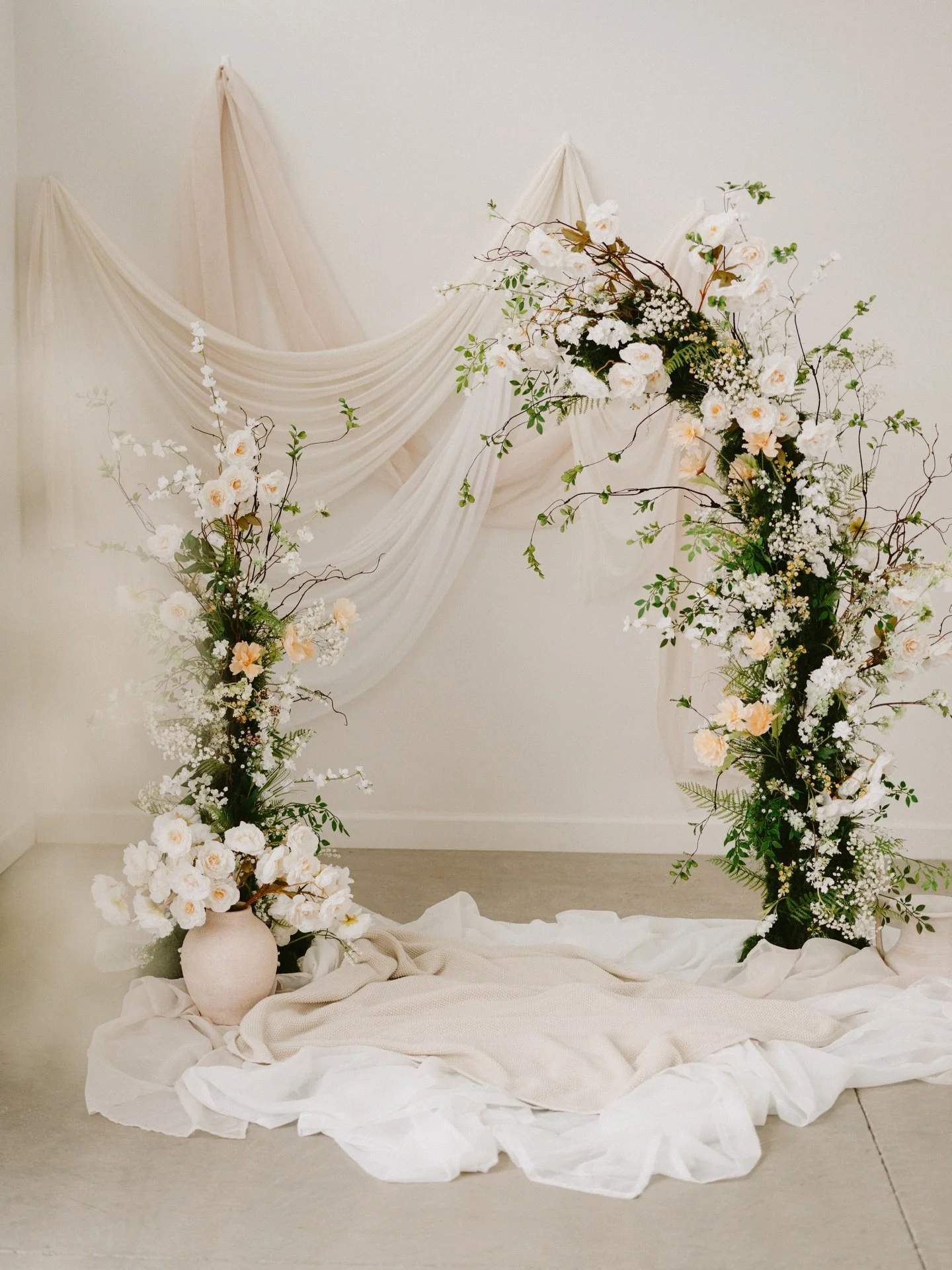 ✨Spring/Mother&rsquo;s Day Install is in THE BARN!✨

We finished today. It is officially available with your rental starting now through at least the end of May we will keep you posted!!

Please don&rsquo;t move the display. Shoot in another area or 
