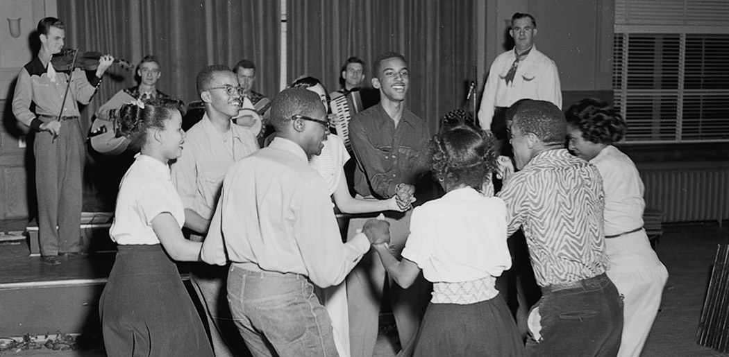 howard_squaredance_1050x700.jpg