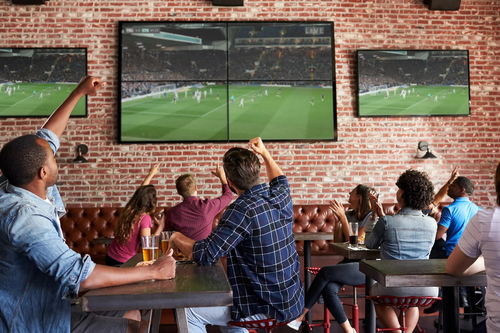 Strategies that work — no matter what kind of football your customers want to watch. ⚽🏈