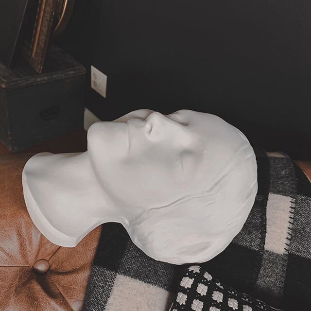 My L'Inconnue de la Seine mask has arrived (YAYYY!!) and she will have a home on my living room&rsquo;s new black walls. If you&rsquo;ve listened to ep 6, Raising the Dead, pt 1, you&rsquo;ll likely know exactly who this is.🖤