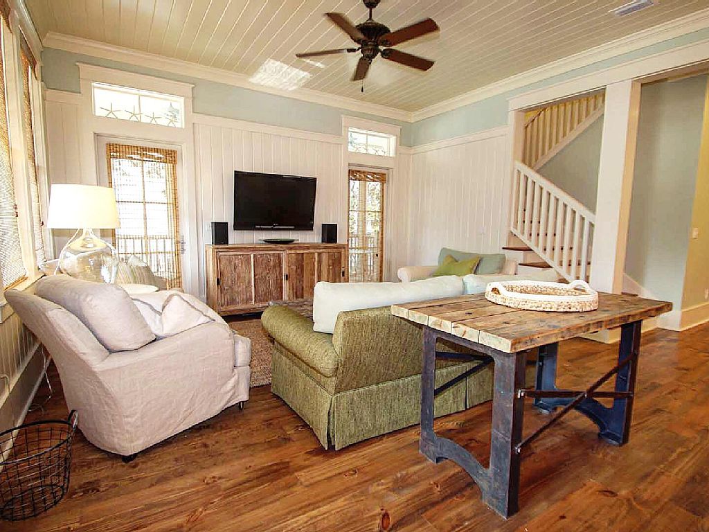 Family Room - BEFORE