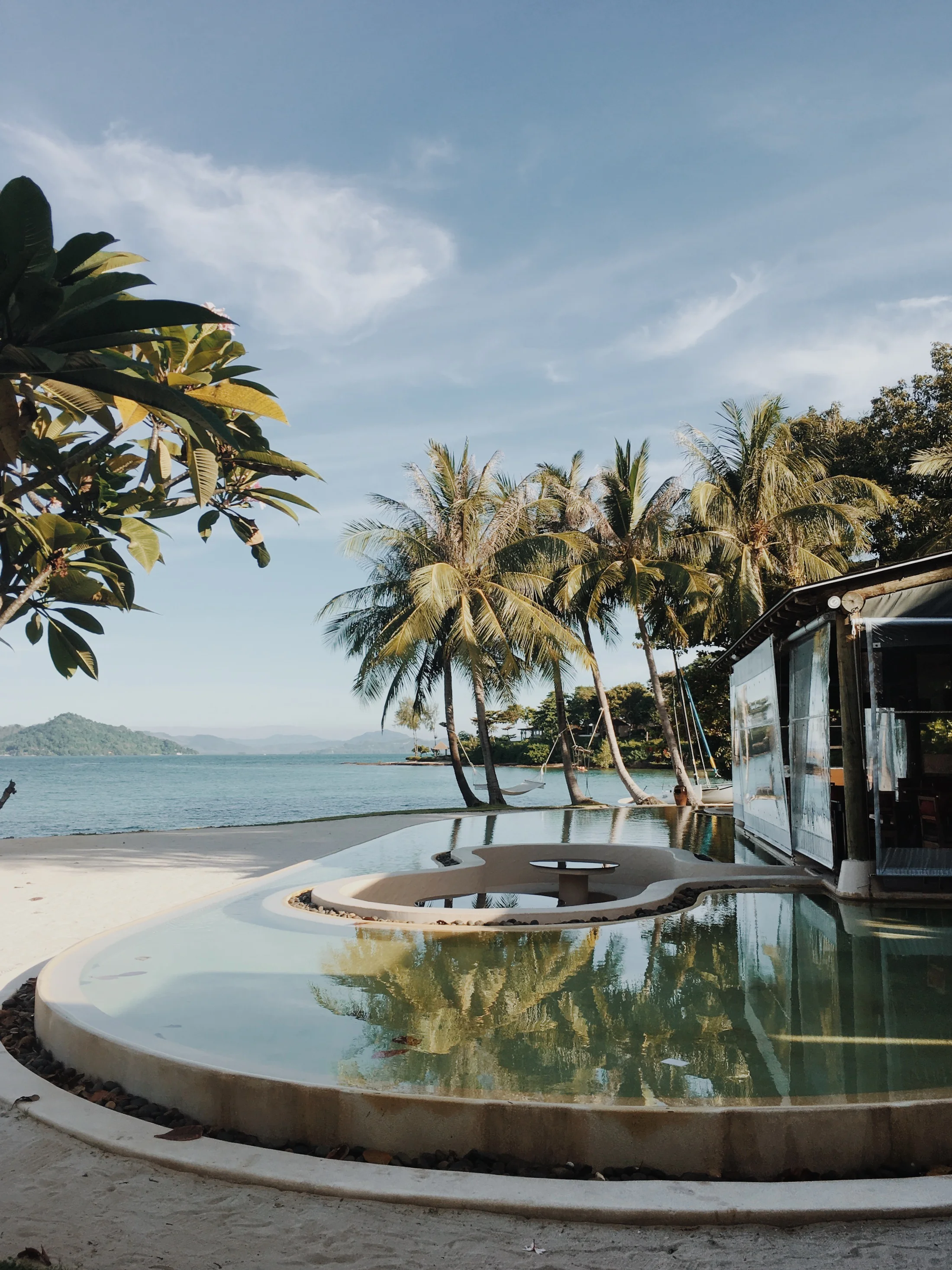 Naka_Island_Phuket.jpg