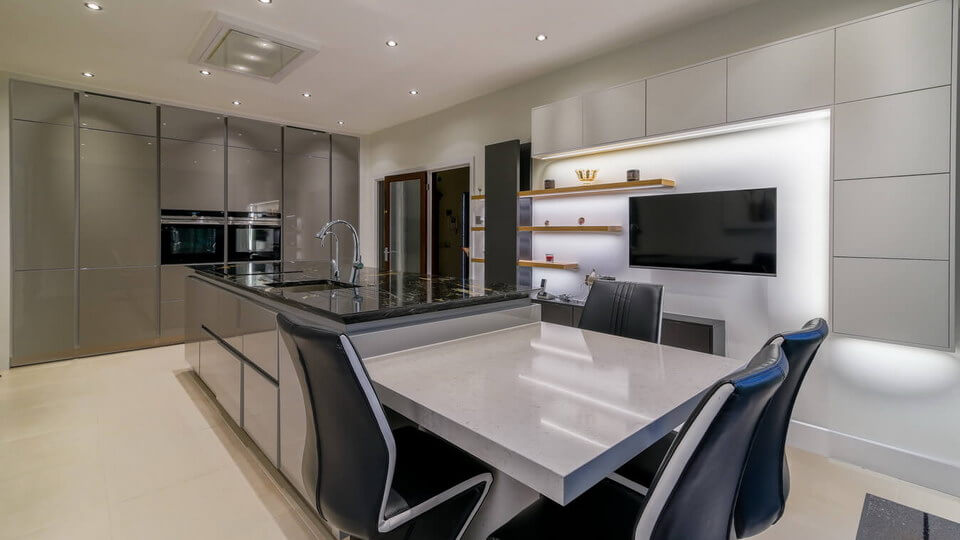 German-Kitchen-Glossy-Handleless-London.jpg