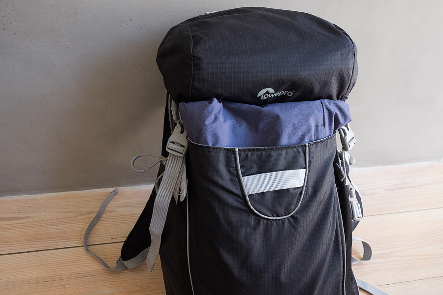 The front pocket with a windproof shell