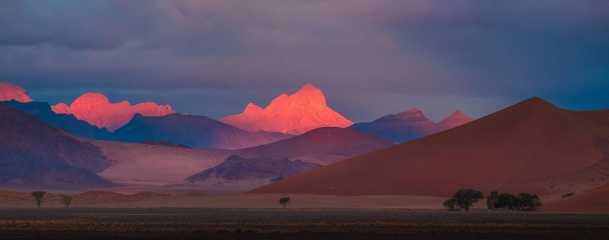 Sossusvlei mountains.jpg
