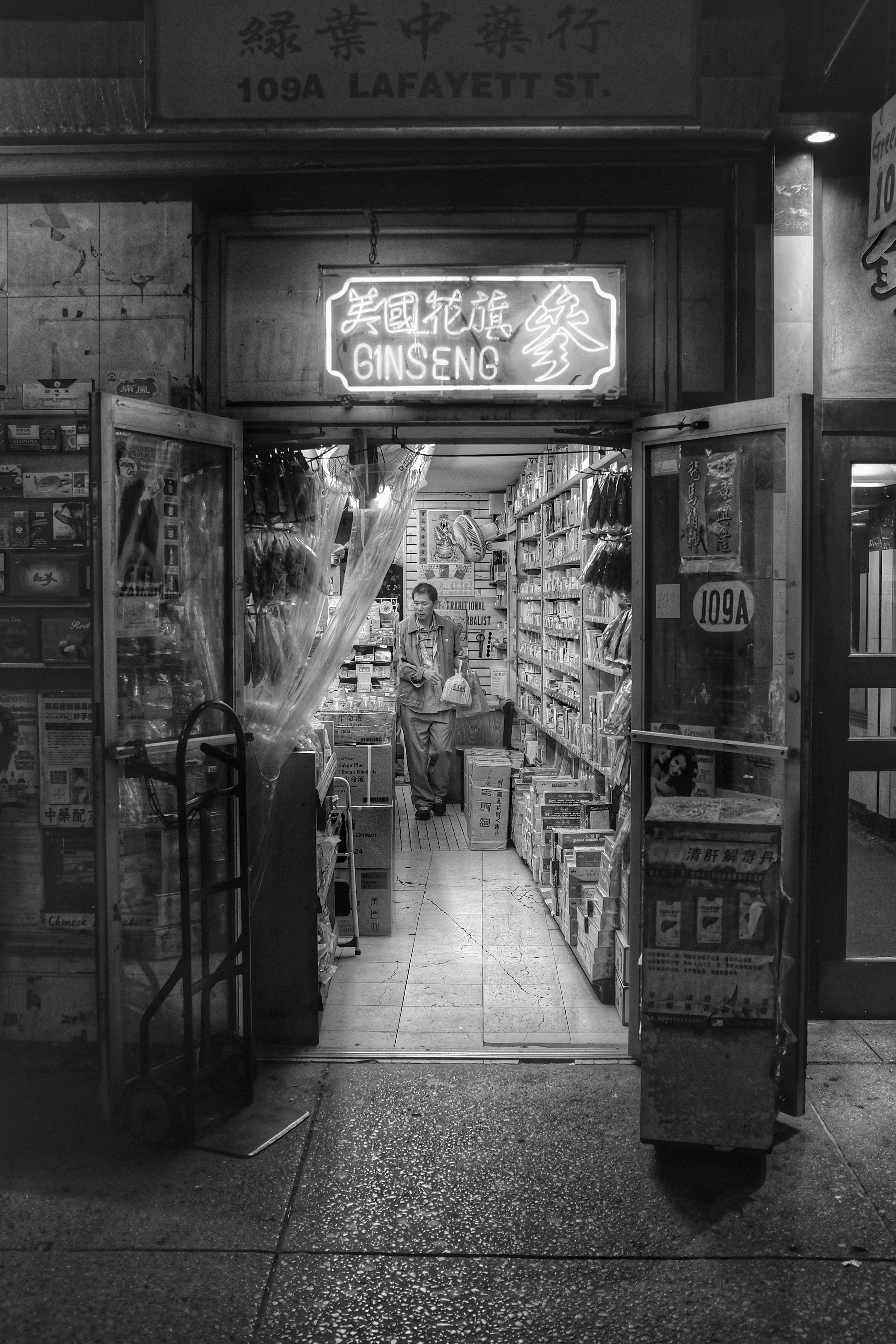 Green Leaf Herbal Inc. Chinatown. New York City. 2016.