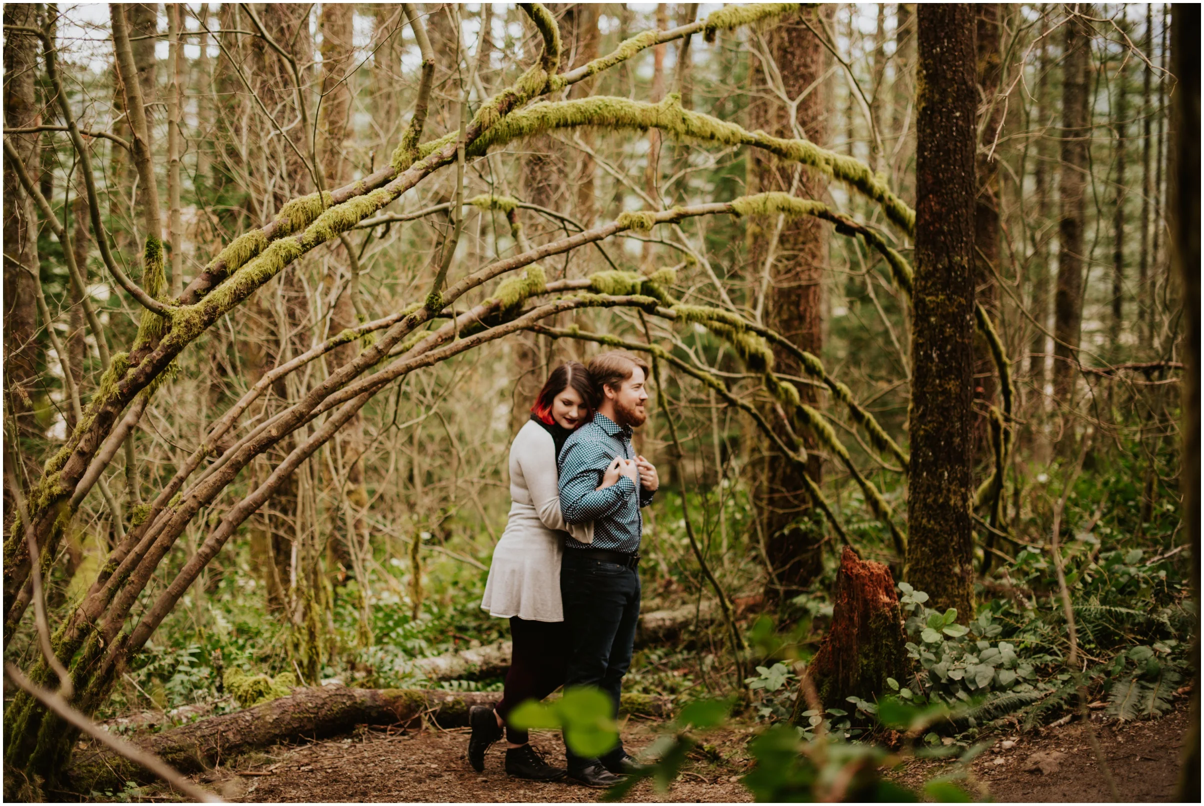 modern couples portraiture Rattlesnake Lake, WA | Seattle Wedding Photographer www.riversandroadsphotography.com