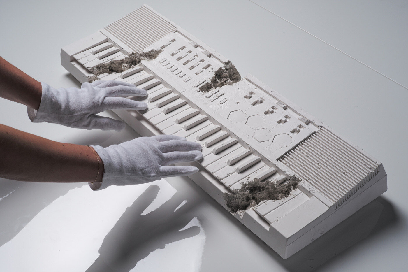 https---hypebeast.com-image-2018-01-daniel-arsham-future-relic-09-exclusive-6.jpg