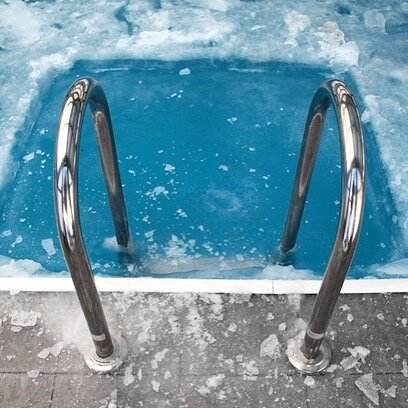 With freezing 🥶 temps in our forecast, your beat defense to avoid freeze damage, is to keep that water circulating by running the pump(s)! Using your pool and/or spa heater as a freeze protector, could cause severe damage to your heater and equipmen
