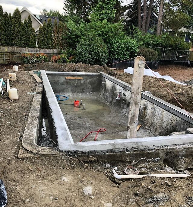 Current pool renovation, transforming an oddly shaped pool in to a rectangular shaped pool to fit the needs of the homeowners. Follow along as we update this backyard.
#pool #poolbuild #newconstruction #swimming #swimmingpool #pnw #pnwpool #backyardo