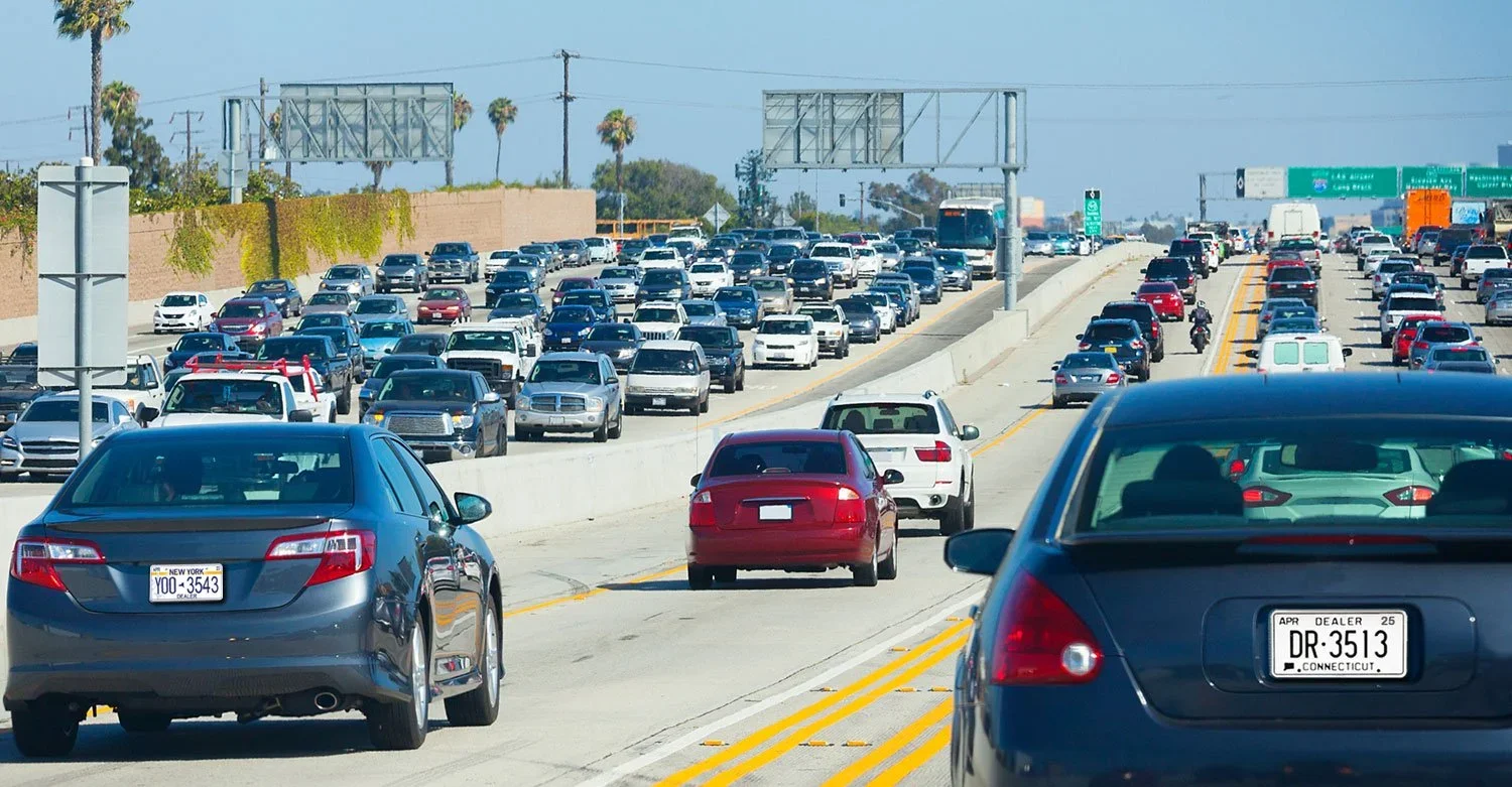 Heavy highway traffic in the U.S. Dealer plates insurance, transporter plates insurance, and insurance for dealer plates.webp