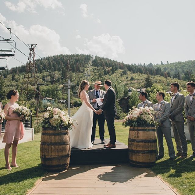 We get asked at all the time what’s ‘normal’ for a ceremony and the truth is there is no normal! We educate our clients on cultural, religious and traditional norms but it comes down to what fits each couple best. We love putting together completely personal ceremonies ❤️ Photo @dustontodd
Venue @thebridgecafeandgrill
Floral @artisanbloom