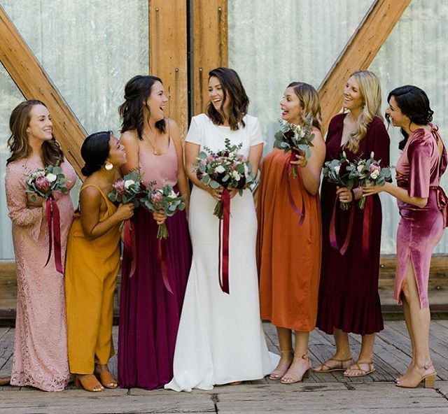 How amazing is this bridesmaid color combo? ❤️
@sundanceresort
Photo @littlebrades
Floral @fleurandstems