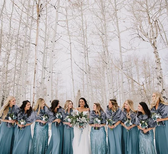 This week we’re celebrating the last snow storm of the season (hopefully🤞🏻) and getting these amazing pictures! How beautiful is this bride @misssjannah and her bridesmaids?! Photo by @kelsandrusphoto