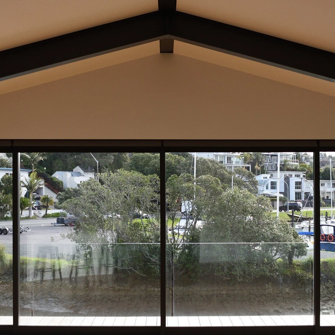 Omana Marina House looking out towards its namesake. The steel skeleton that supports the wide cantilever is expressed throughout the building.
.
.
.
#nzarchitecture #architecture #residential #residentialarchitecture #dontmoveimprove #renovations #alterations #architecturaldesigner #architecturaldesignernz #milfordmarina #milford #home #steel #views