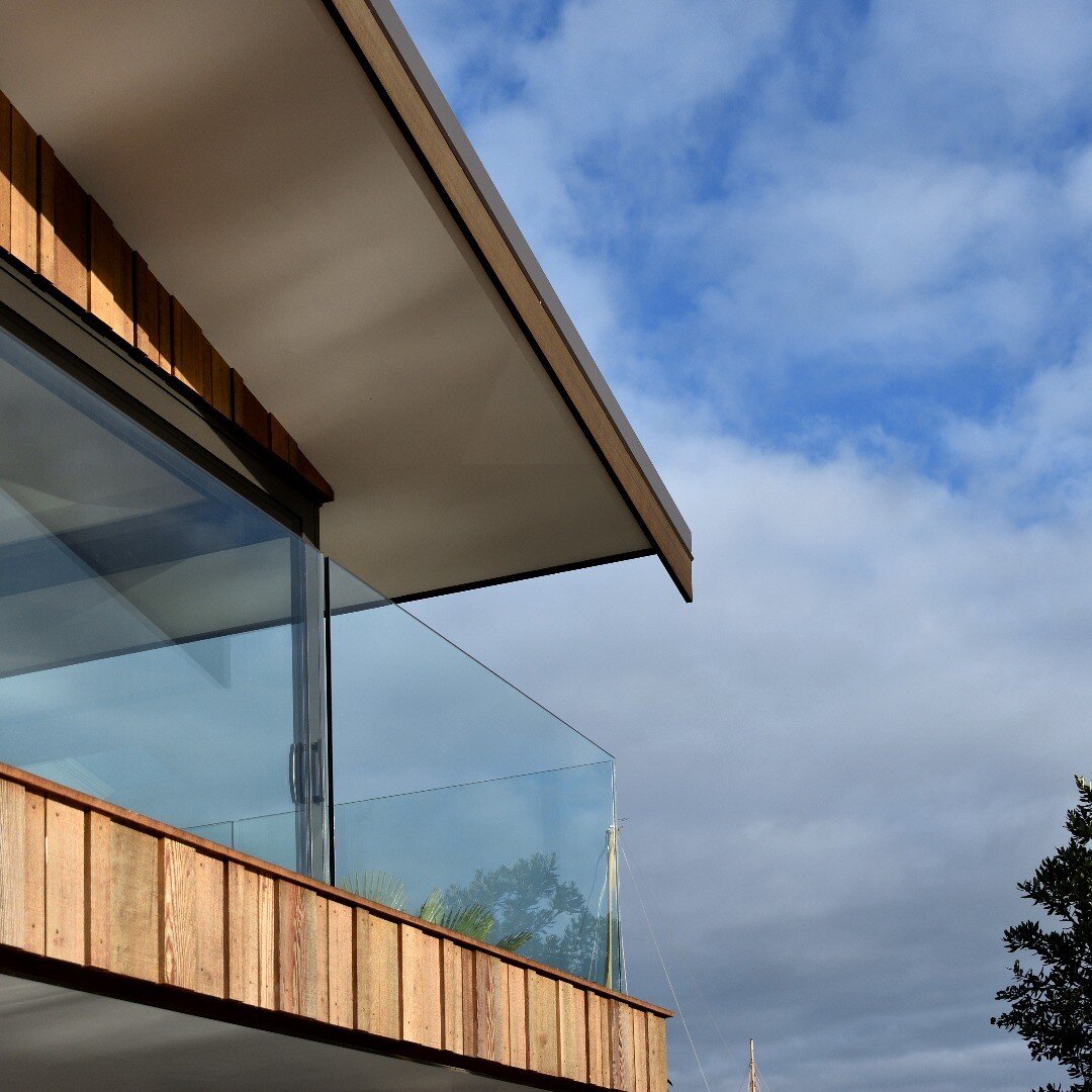 Milford Marina House. There are no horizontal lines to interrupt the home's views out toward the marina.
.
.
.
#nzarchitecture #architecture #architecturaldesignersnz #architectdesigned #dontmoveimprove #residential #alterations #renovations #milford